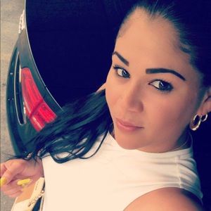 Meet your Posher, Yamila